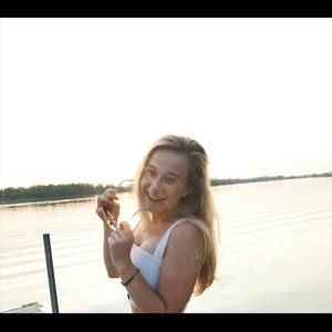 Meet your Posher, Hailey